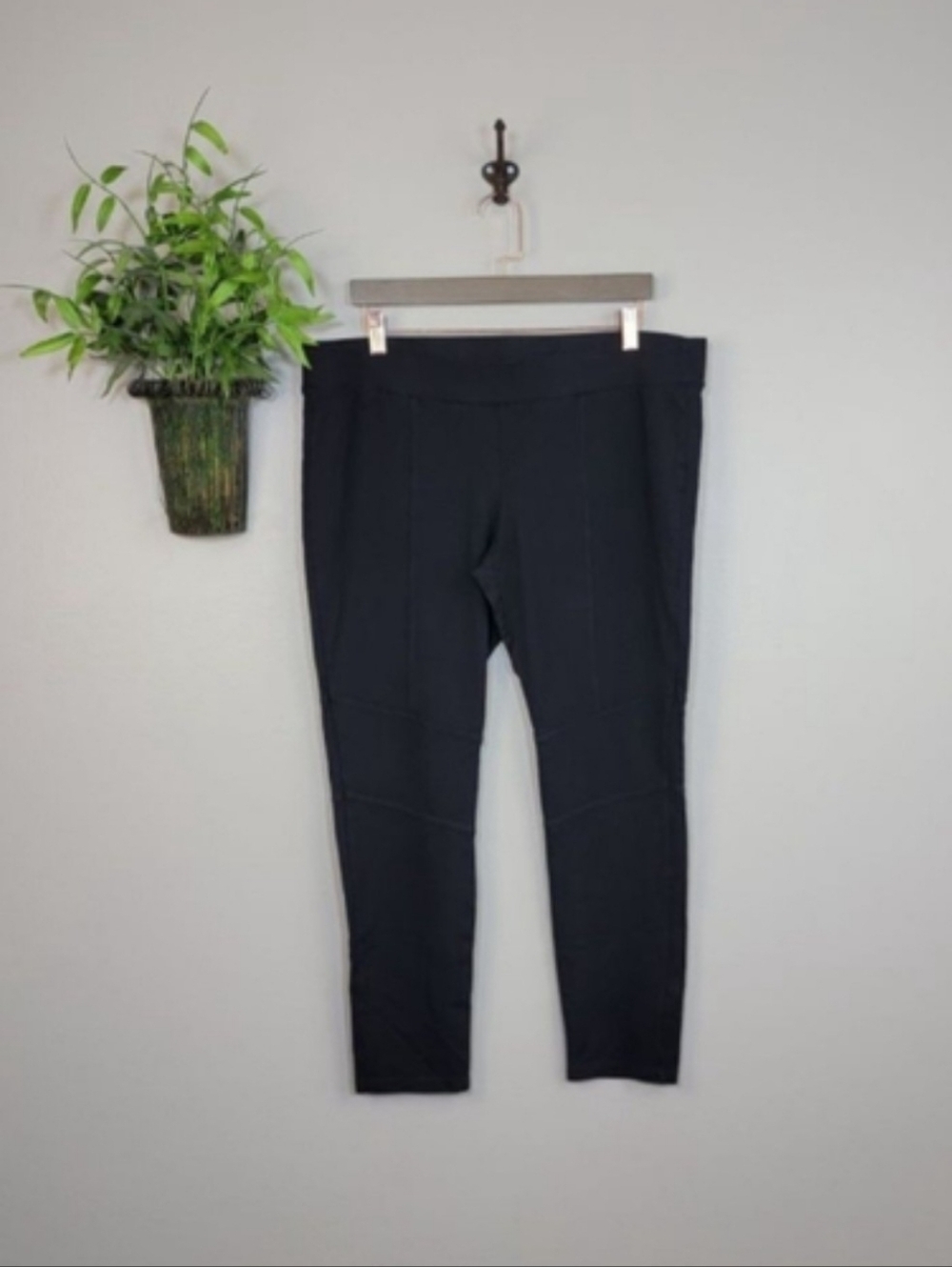 CAbi #543 XL Mid Rise Ponte Knit Seamed Black Ankle Leggings Pull On Skinny Pant - Picture 1 of 11